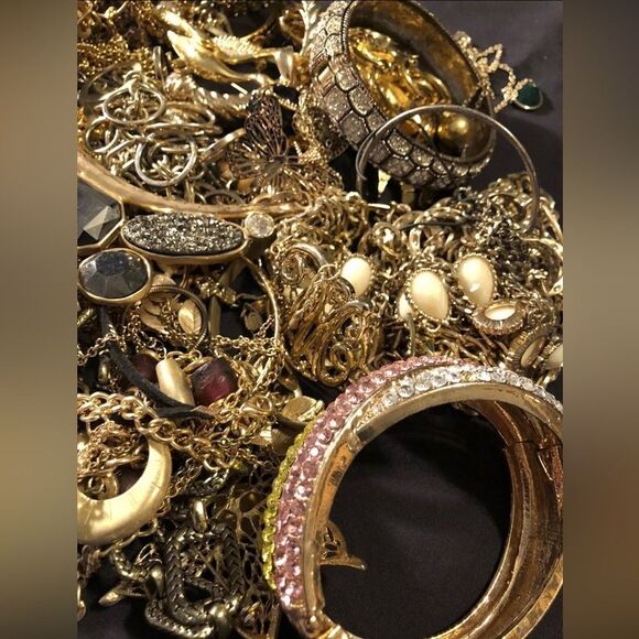 Huge 3 LB Vintage Modern Jewelry Lot- MYSTERY BOX! Wearable Estate Sale Designer - Picture 7 of 16